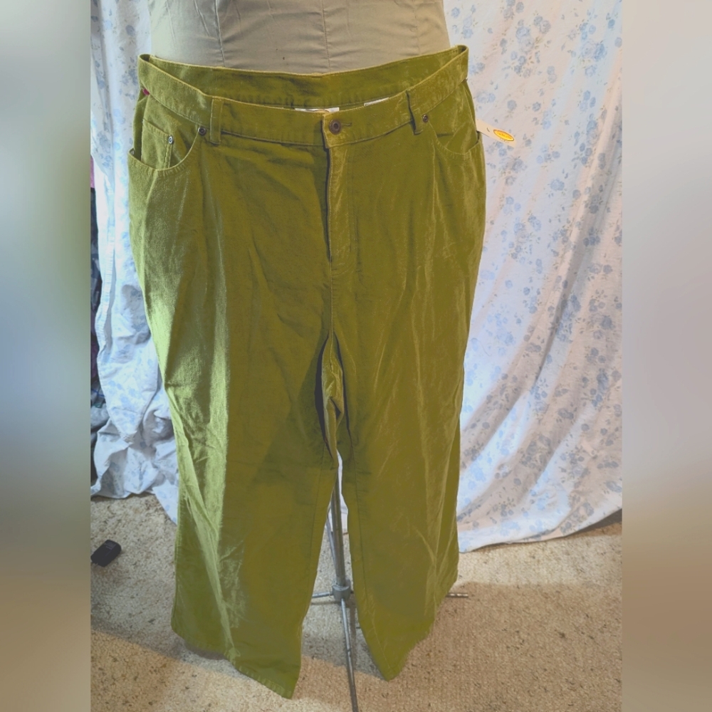 NWT Green Talbot's velvet wide leg pants size 18WP